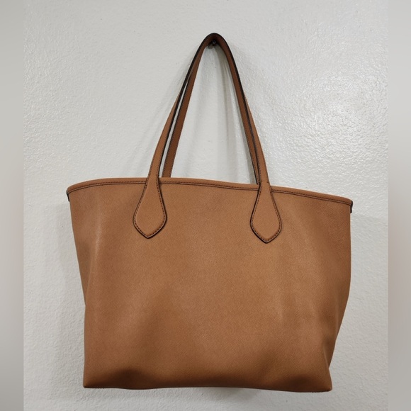 Michael Kors Saige Med Reversible Tote and Zip Clutch - Picture 5 of 10